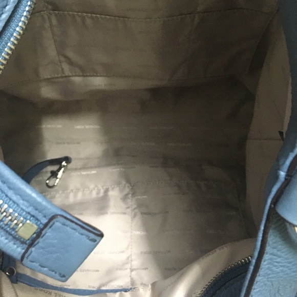 Authentic Large Michael Kors Brooklyn Shoulder Bag in Baby Blue - Picture 13 of 15